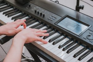 🎤🎹 ¡Nuevo taller en Escuela Los Mitos!